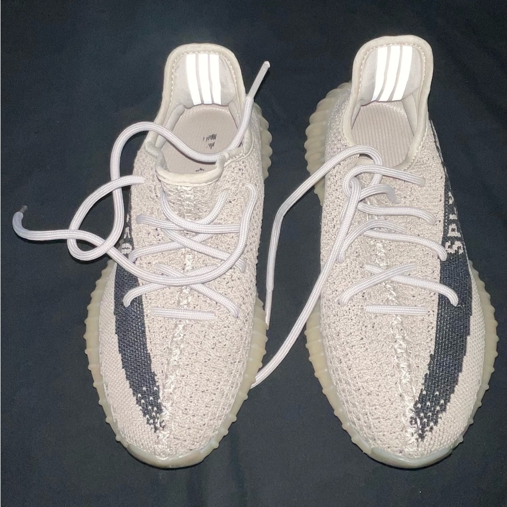 Yeezy 350 Kids Sneakers in Gray and White Size 4